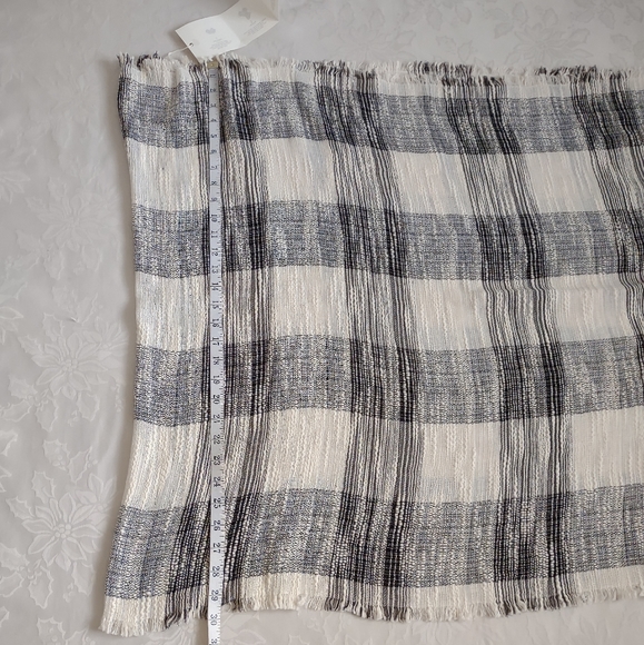 New 🎀 Loft infinity scarf plaid Tartan Knit - Picture 3 of 6